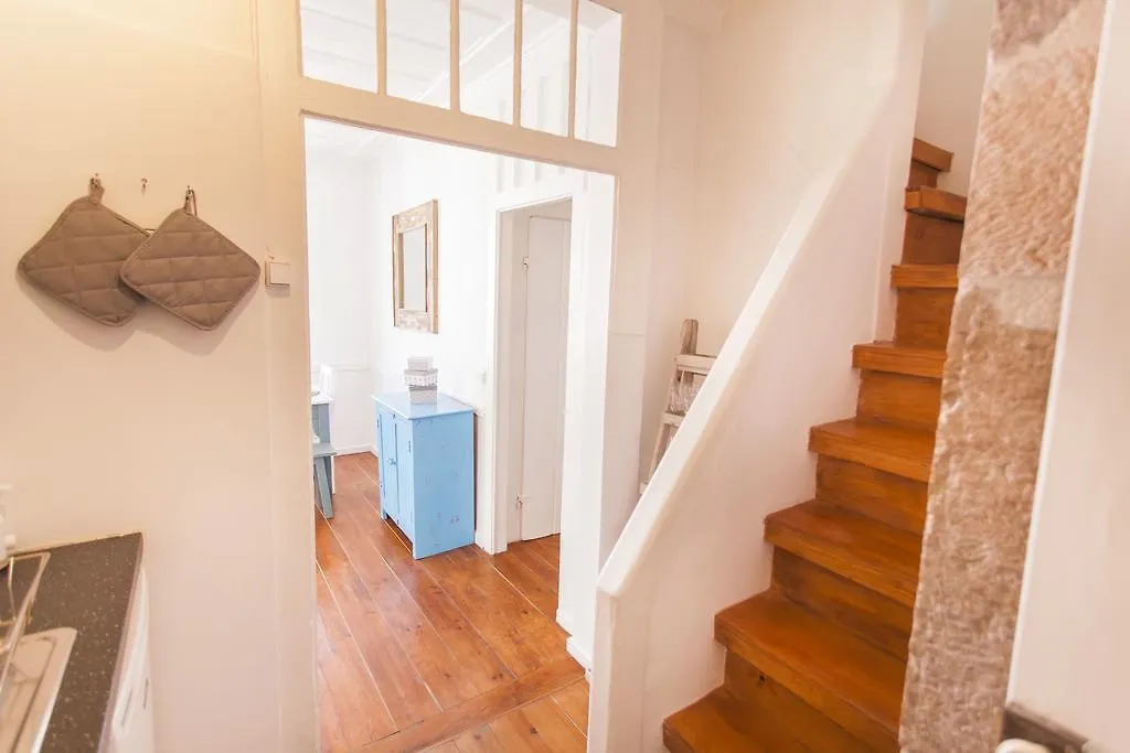 דירה ליסבון Lovelystay - Cosy Bairro Alto Duplex פורטוגל